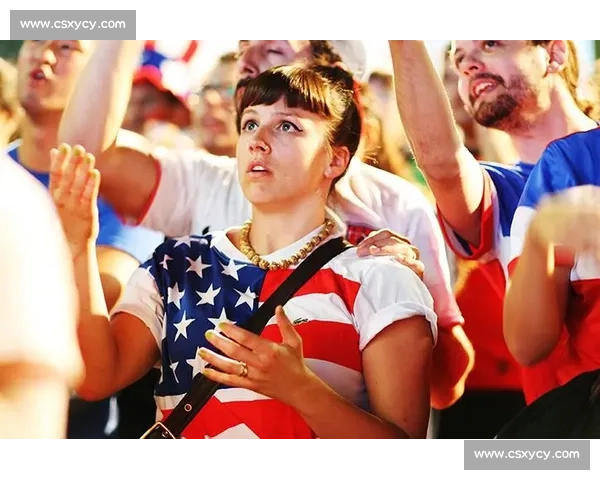 球迷疯狂!世界杯现场万人合唱,这才是足球的魅力!